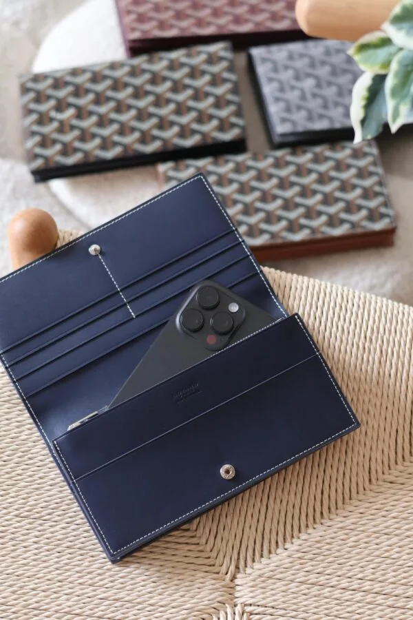 Minimal Long Zip Wallet for Everyday Elegance