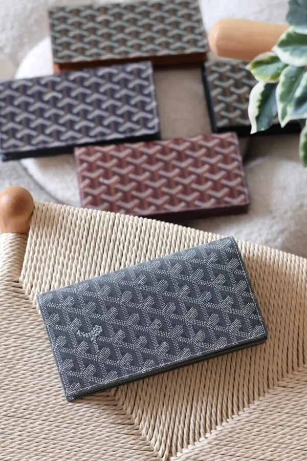 Minimal Long Zip Wallet for Everyday Elegance