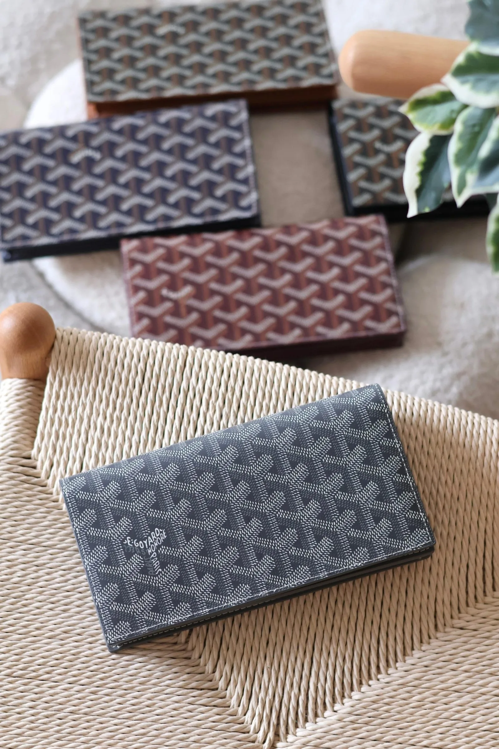 Minimal Long Zip Wallet for Everyday Elegance