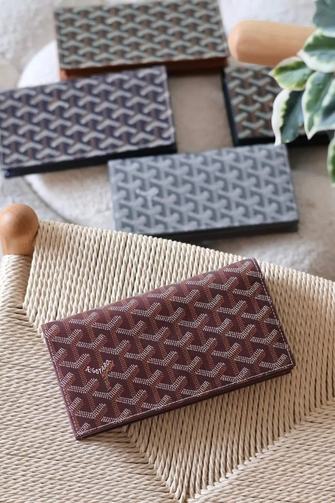Minimal Long Zip Wallet for Everyday Elegance