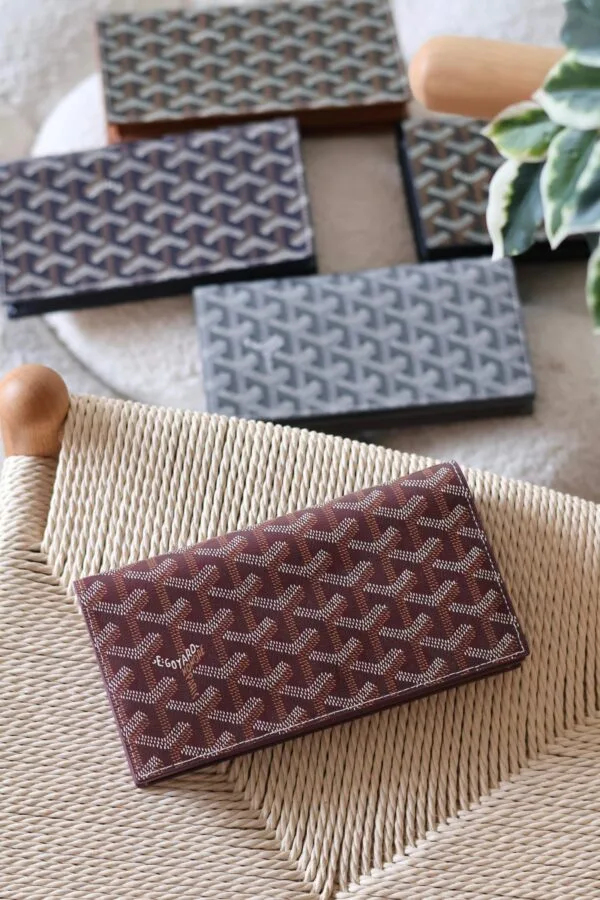 Minimal Long Zip Wallet for Everyday Elegance