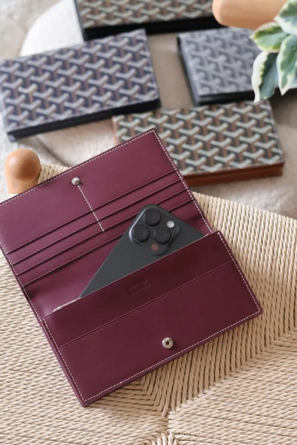 Minimal Long Zip Wallet for Everyday Elegance