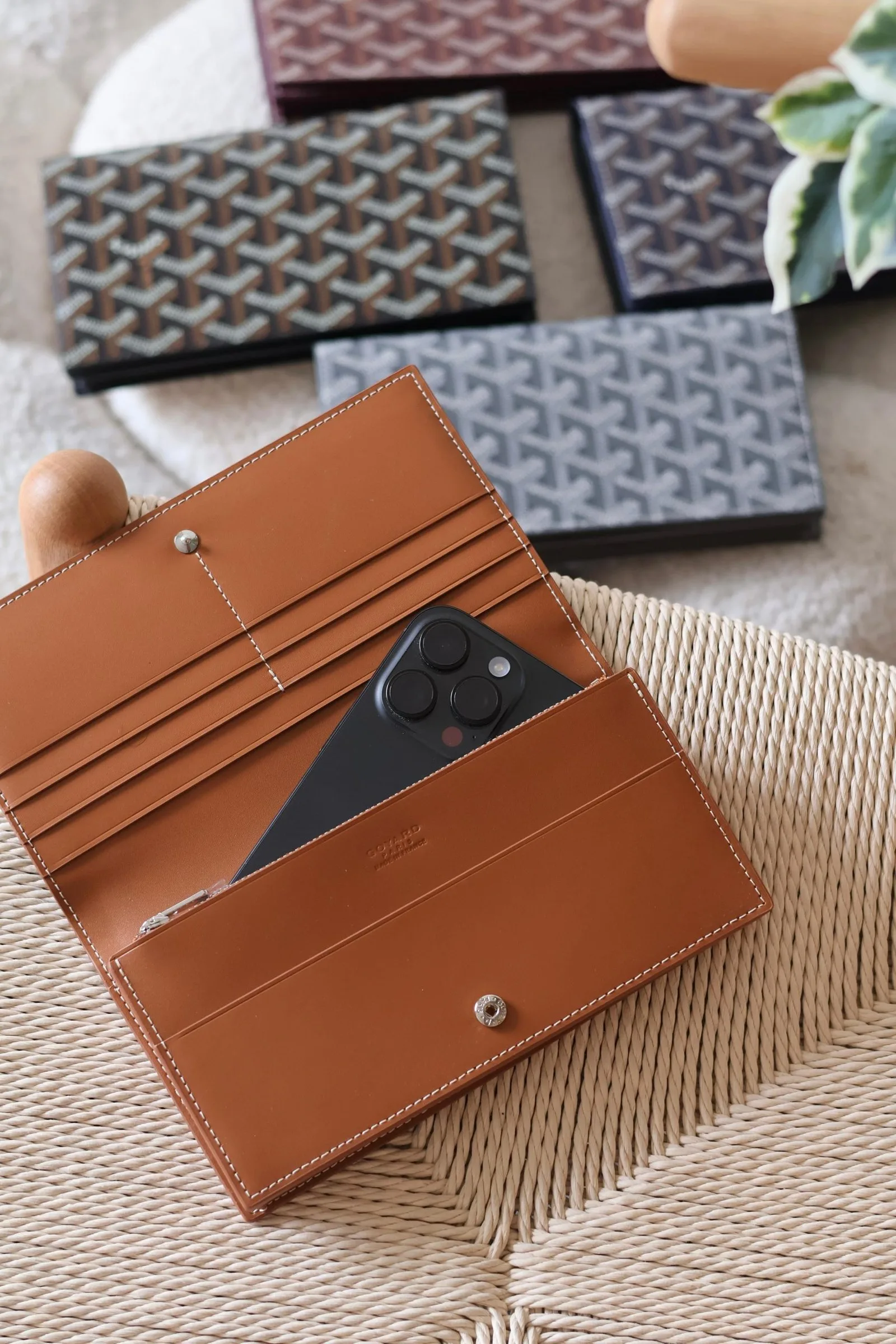 Minimal Long Zip Wallet for Everyday Elegance