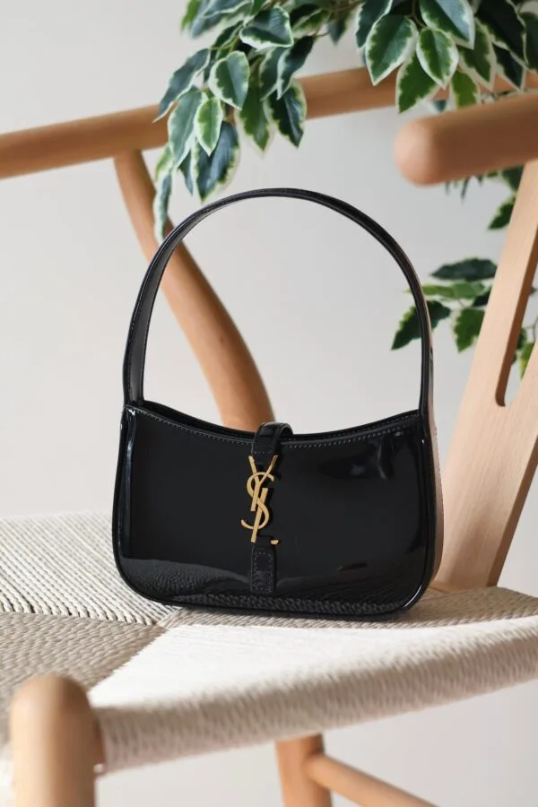 YSL Le 5 à 7 19cm bag
