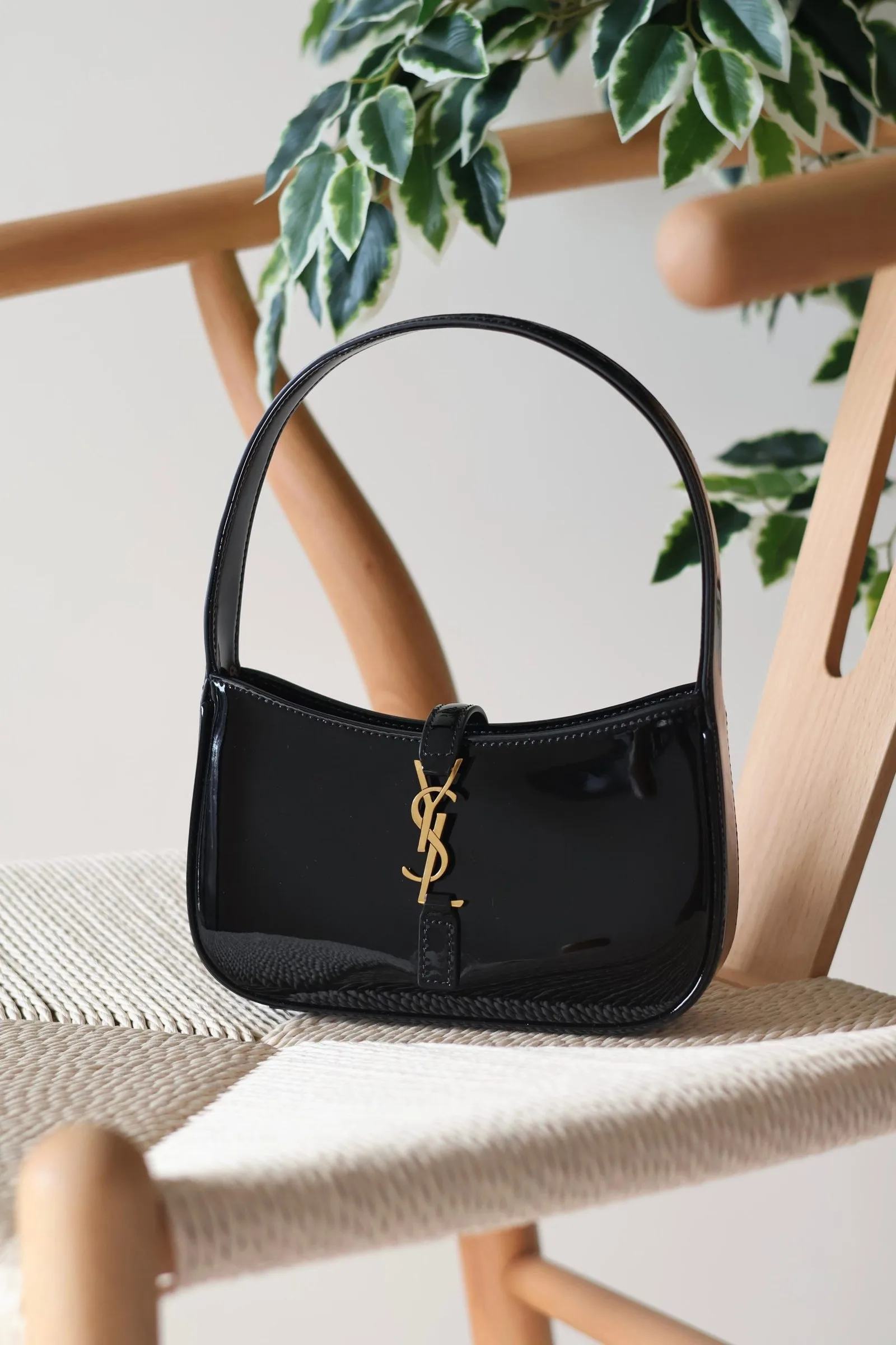 YSL Le 5 à 7 19cm bag