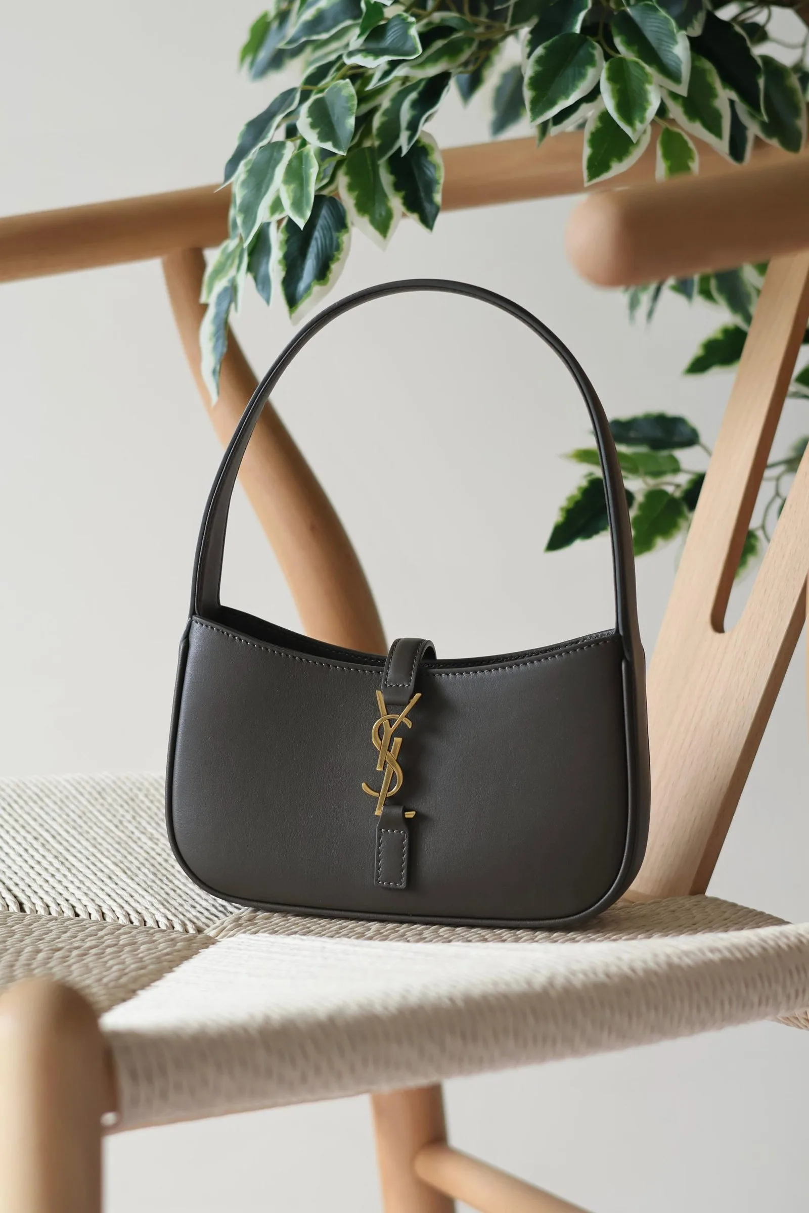 YSL Le 5 à 7 19cm bag