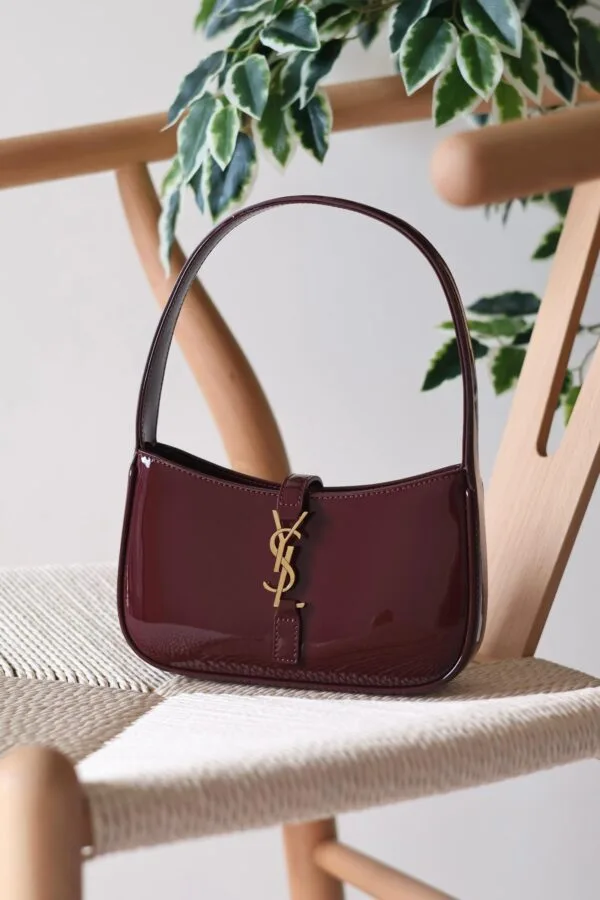 YSL Le 5 à 7 19cm bag