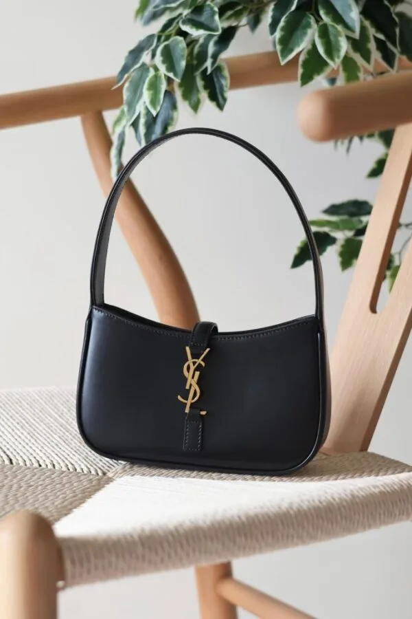 YSL Le 5 à 7 19cm bag