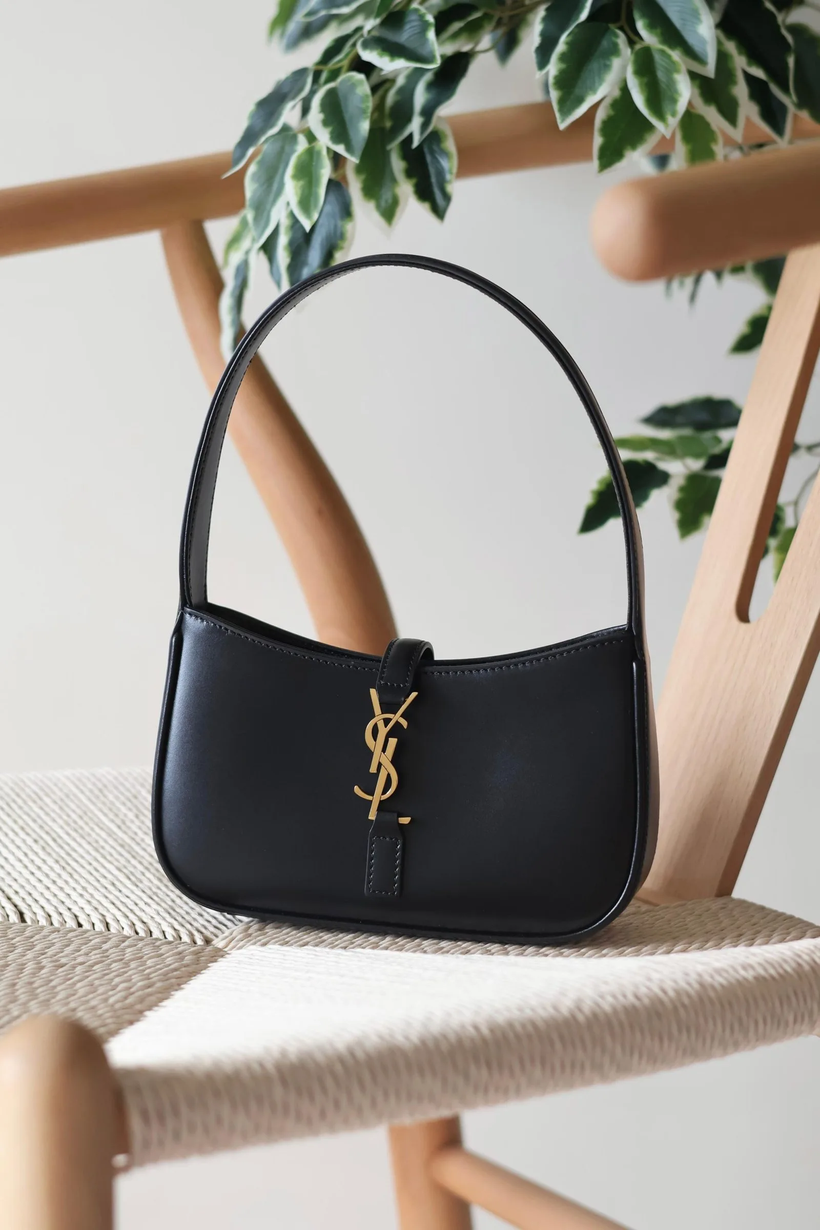 YSL Le 5 à 7 19cm bag