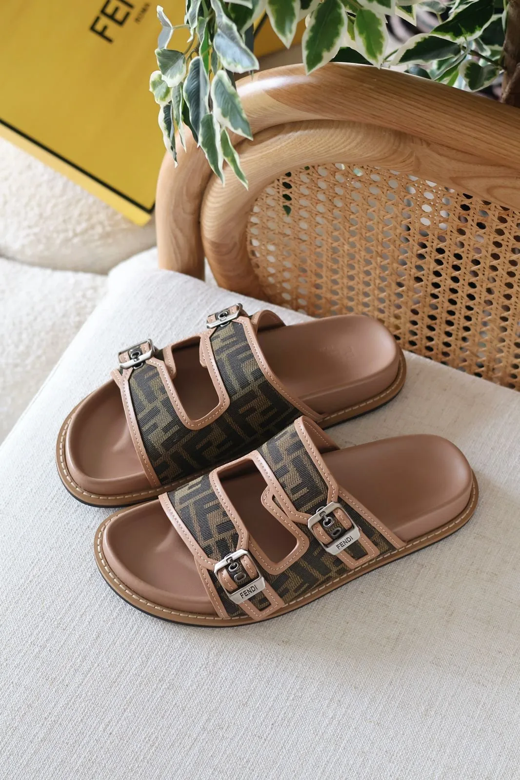Fendi Feel Sandals - Men’s