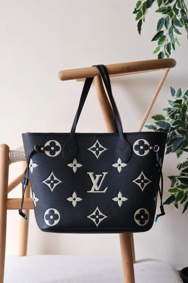 Louis Vuitton Neverfull MM Tote Bag
