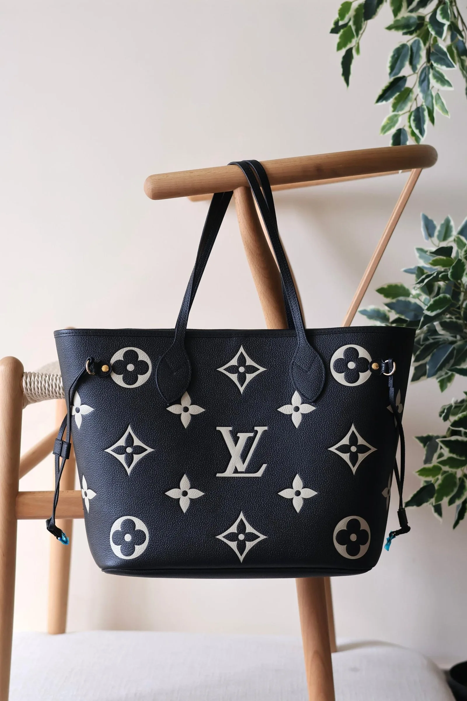 Louis Vuitton Neverfull MM Tote Bag