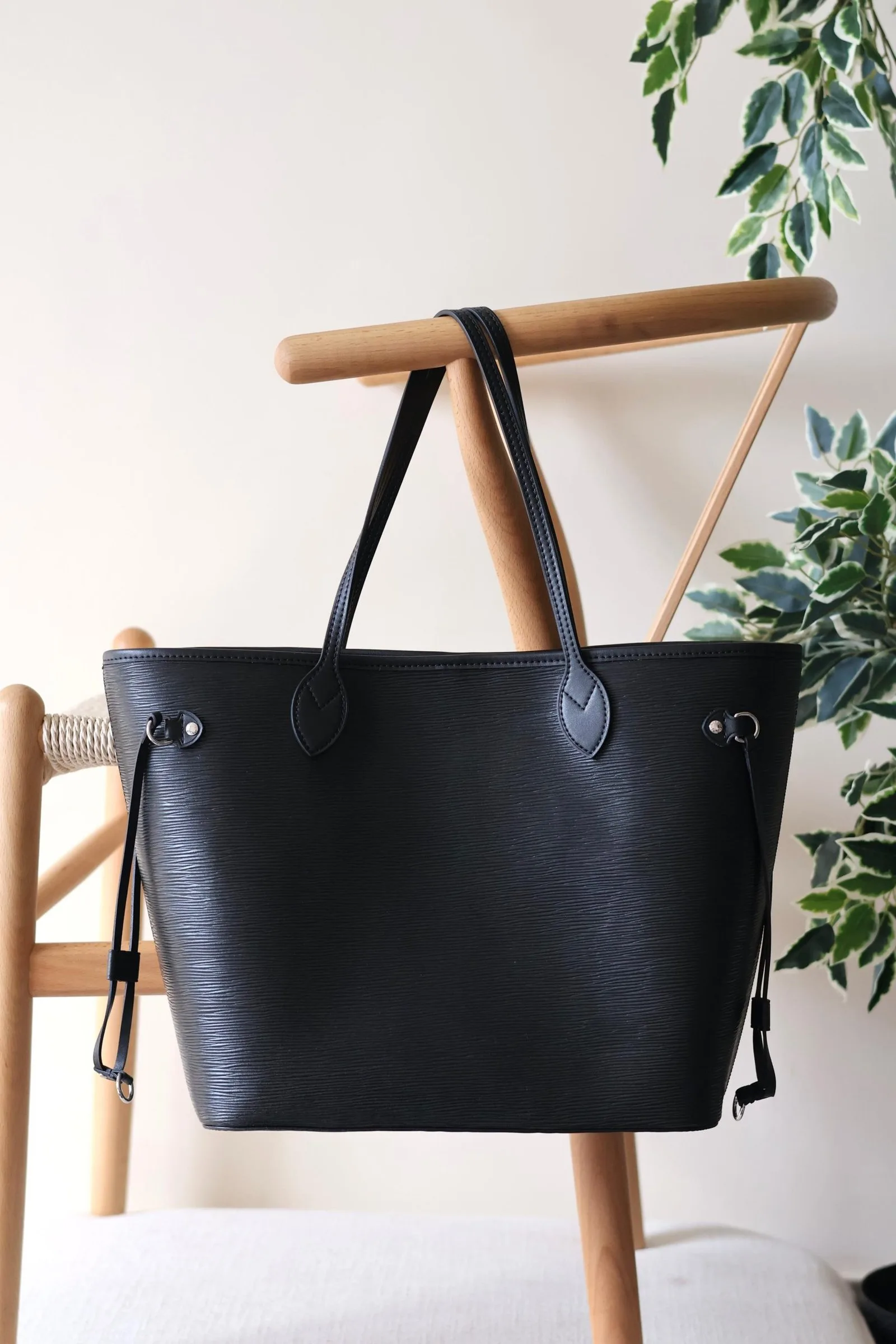 Louis Vuitton Neverfull MM Tote Bag