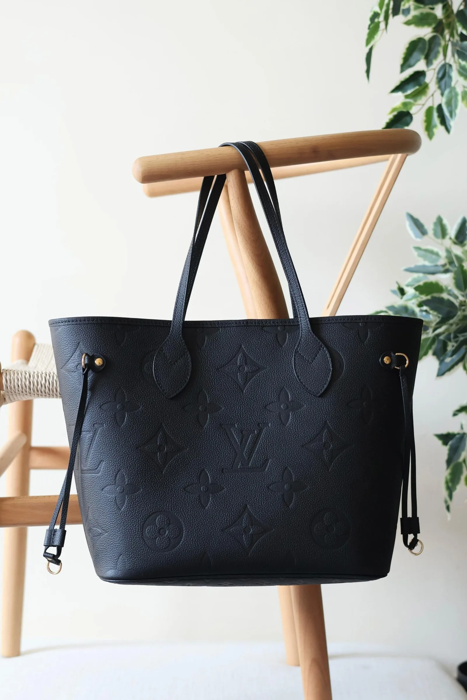 Louis Vuitton Neverfull MM Tote Bag
