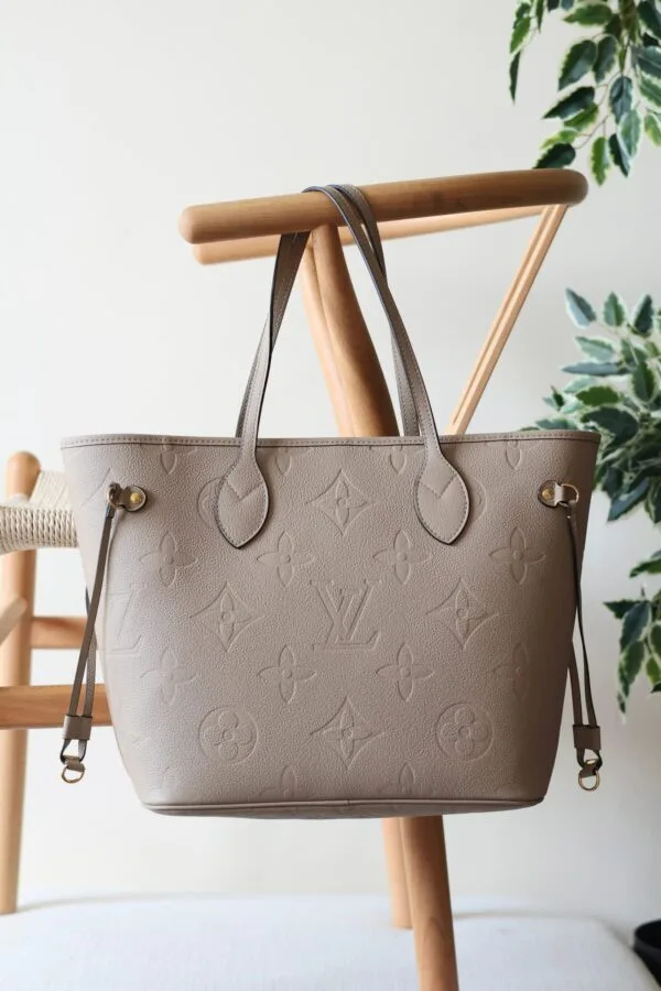 Louis Vuitton Neverfull MM Tote Bag