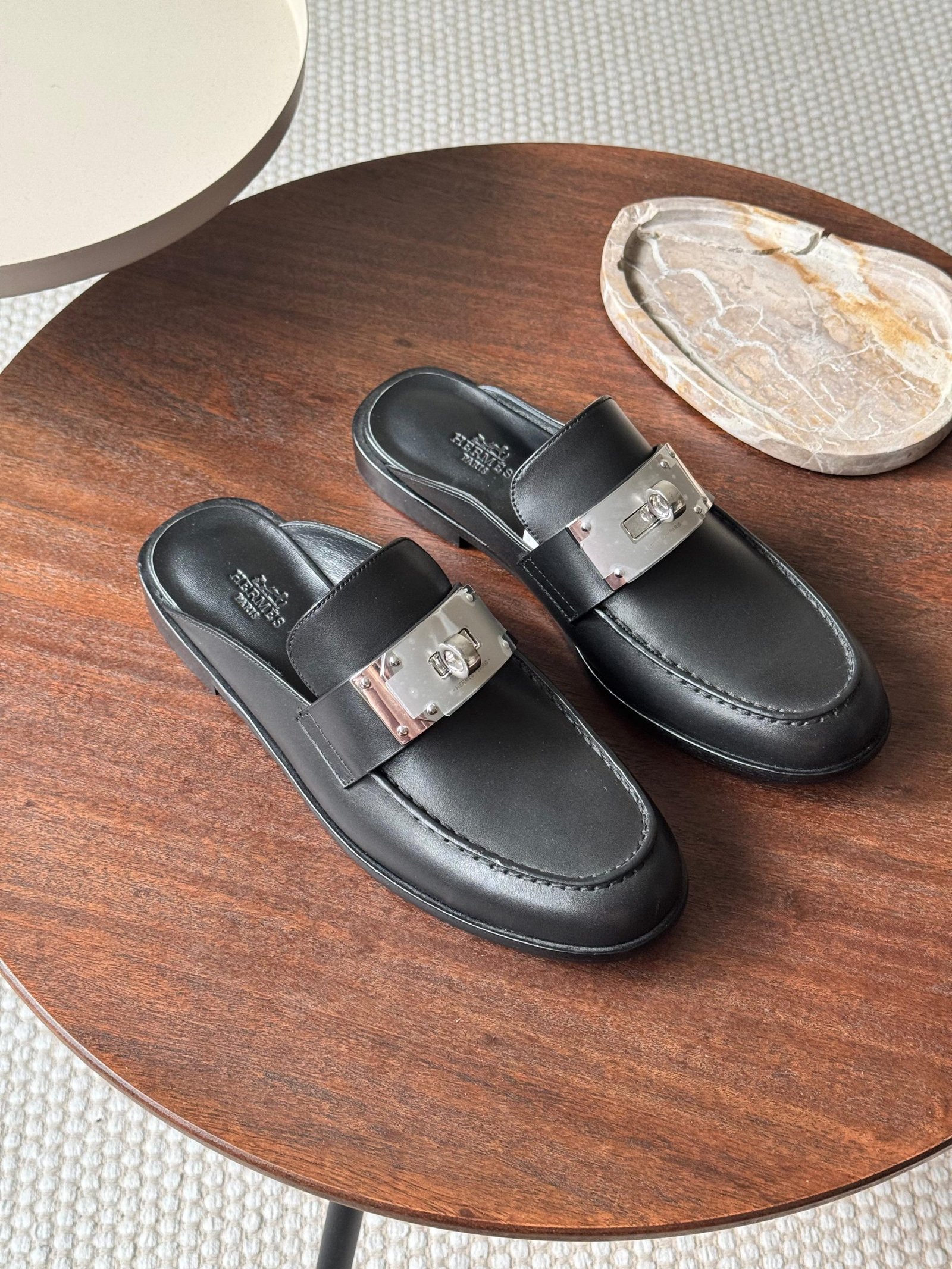 Hermes Iota mule