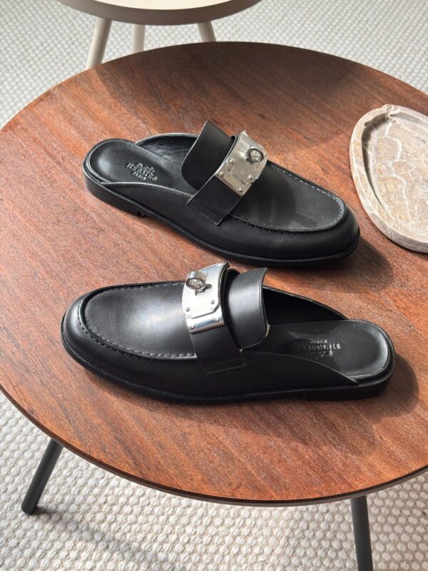 Hermes Iota mule