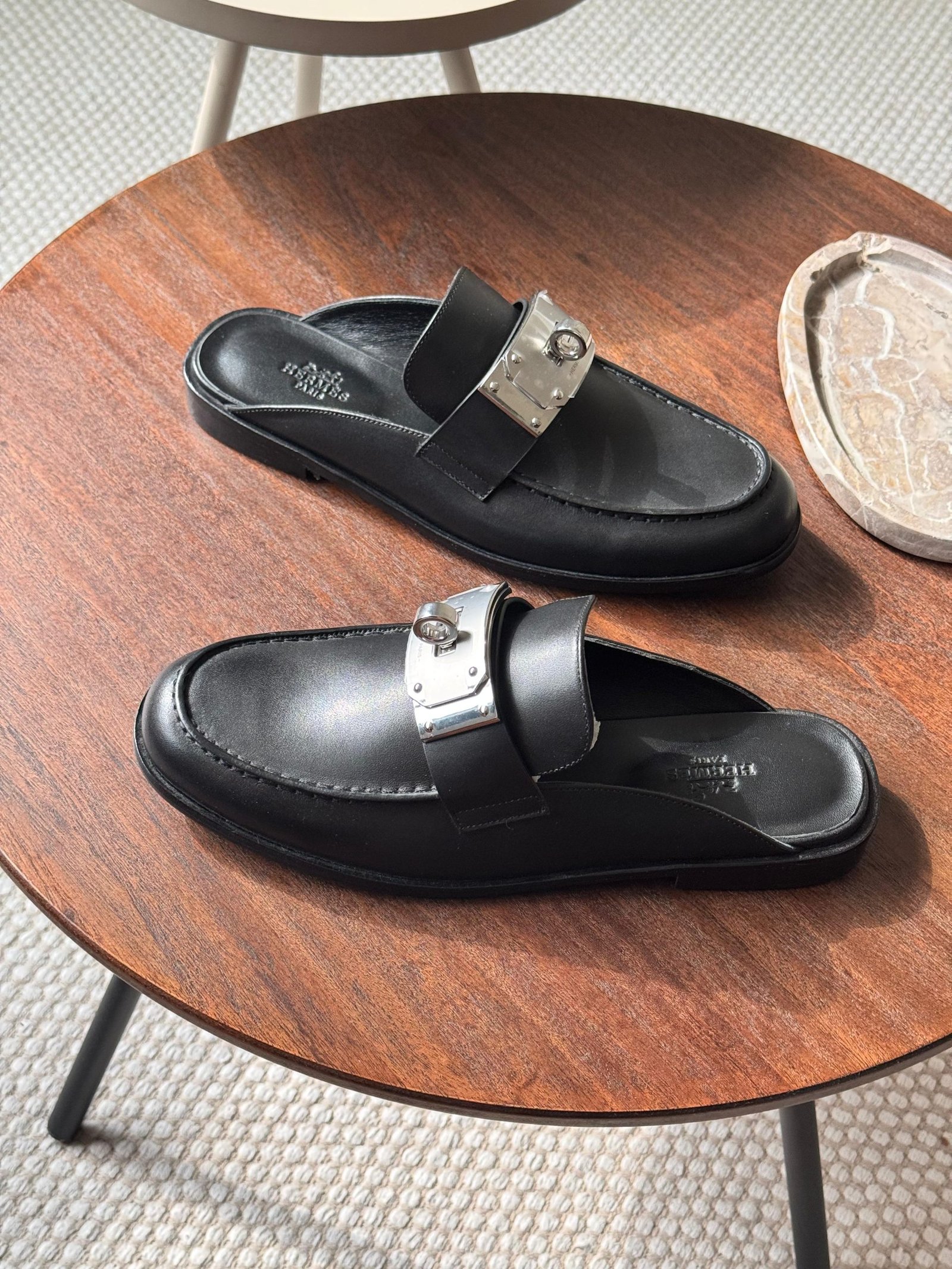 Hermes Iota mule